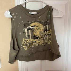 Graphic crop top size medium